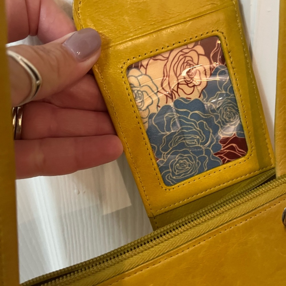 Hobo small yellow crossbody purse - Picture 4 of 5